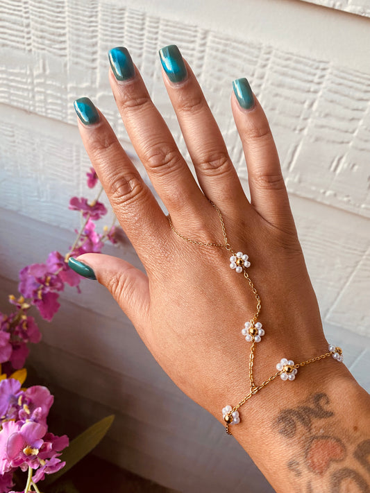 Daisy Hand Chain